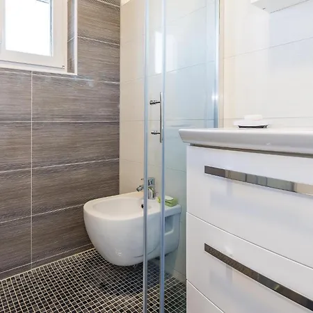 Vakantiehuis Three-bedroom In Brodarica (Sibenik-Knin)