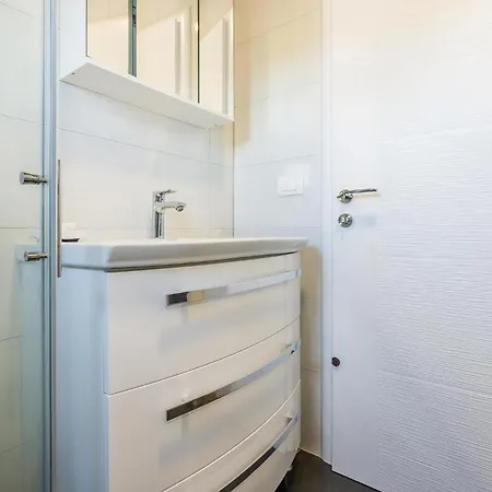 Dom wakacyjny Three-bedroom In Brodarica (Sibenik-Knin)