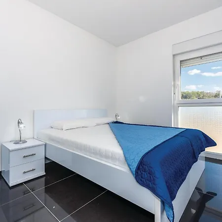 Awesome In With Kitchen Holiday home *