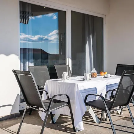 Сasa de vacaciones Three-bedroom In