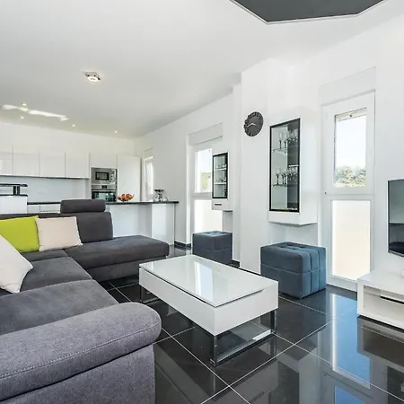 Ferienhaus Three-bedroom In *