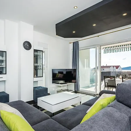 Dom wakacyjny Three-bedroom In