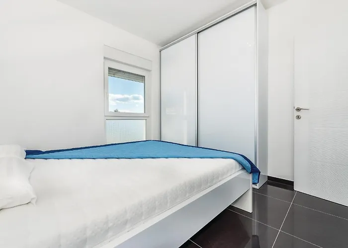 Three-bedroom In Сasa de vacaciones Brodarica (Sibenik-Knin)