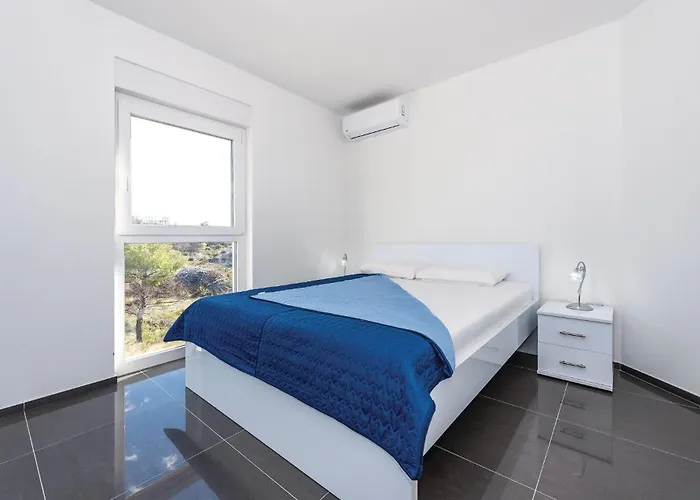 Three-bedroom In Brodarica (Sibenik-Knin)