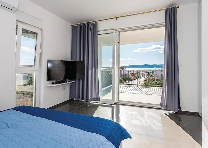 Сasa de vacaciones Three-bedroom In