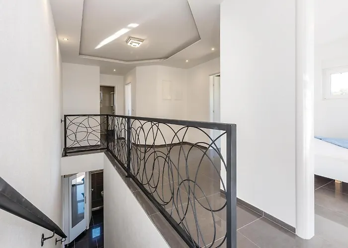 Three-bedroom In * 브로다리카