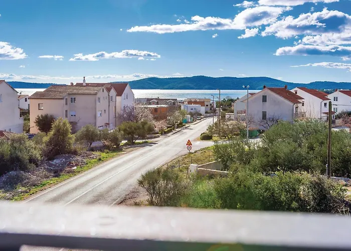 Three-bedroom In Brodarica (Sibenik-Knin)