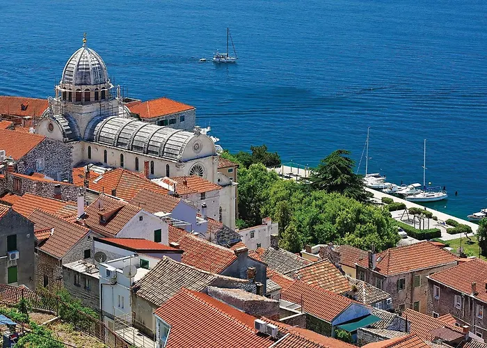 Three-bedroom In Brodarica (Sibenik-Knin)